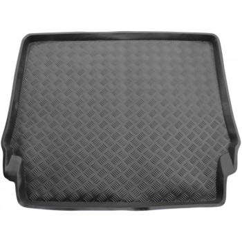 Mercedes W124 boot protector