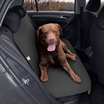 Tapijt beschermende aan de zetels van uw auto: kinderen en huisdieren