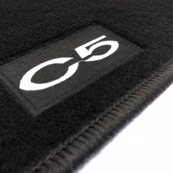 Custom-made Citroen C5-X floor mats with embroidered logo