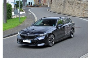 BMW Serie 5 G61 Touring (2024-) premium car floor mats